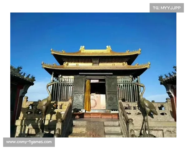 公务员群体热衷武术段位申报 武当金顶晨练成新风尚 公务员群体热衷武术段位申报 武当金顶晨练成新风尚